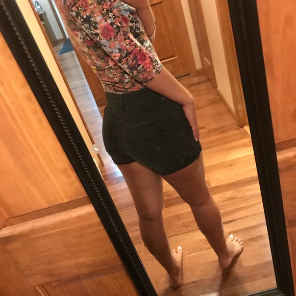 Floral tight fitting top - Picture 4 of 7